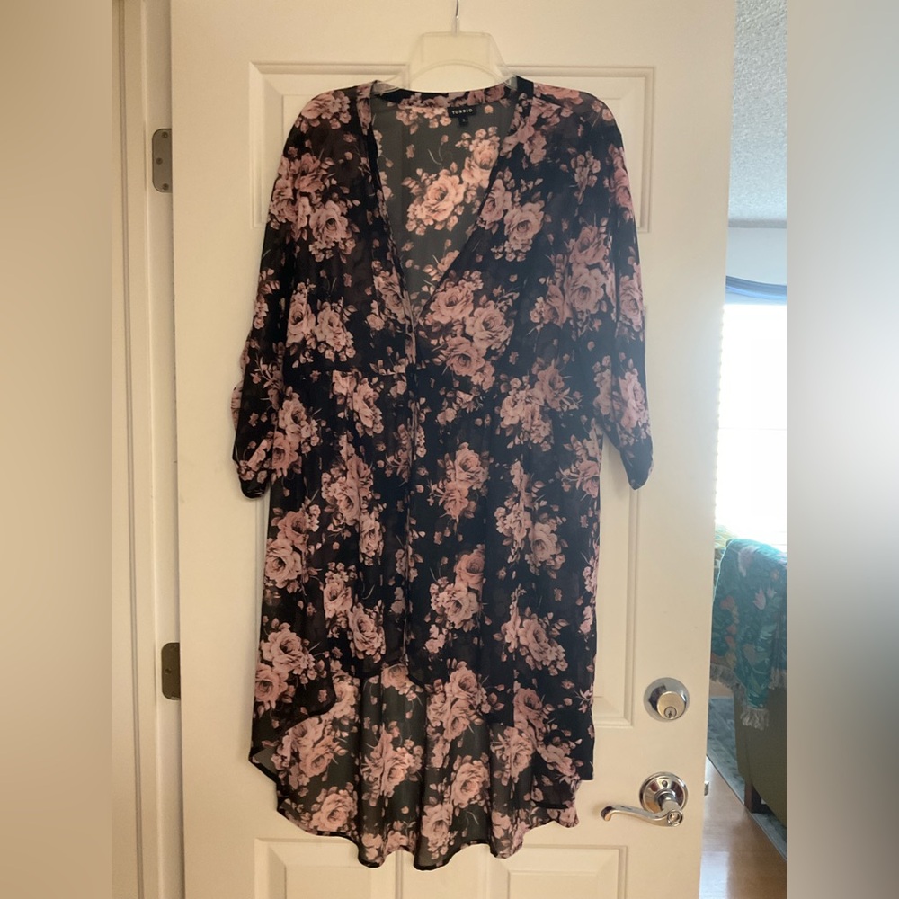 Torrid Sheer High/Low Top Black with Floral Print Size 2